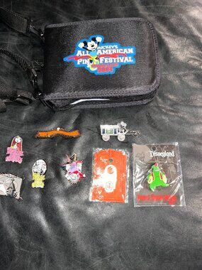 COLLECTION OF 19 DISNEY PINS & '04 MICKEY'S ALL AMERICAN PIN FESTIVAL BAG HOLDER